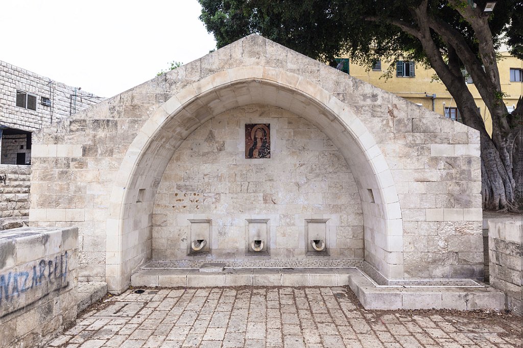 1 - MONUMENTO ERETTO SUL LUOGO DELL'ANNUNCIAZIONE MARIA.jpg